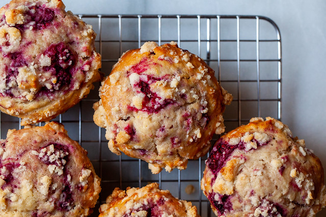 raspberry streusel muffins-4